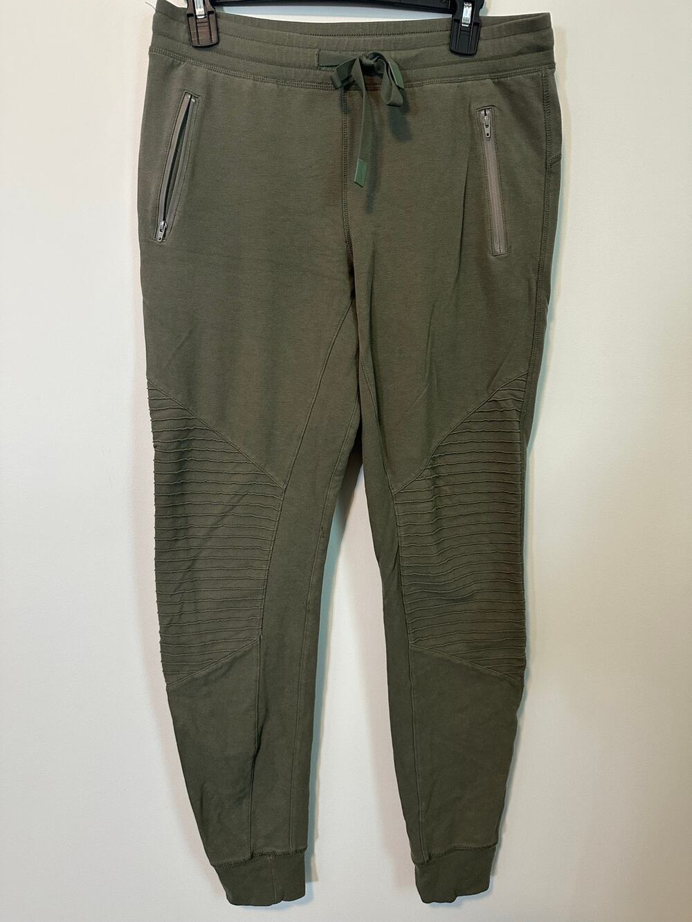 Alo Yoga Urban Moto Joggers Olive Green Ribbed Knee Zip Pockets Athleisure